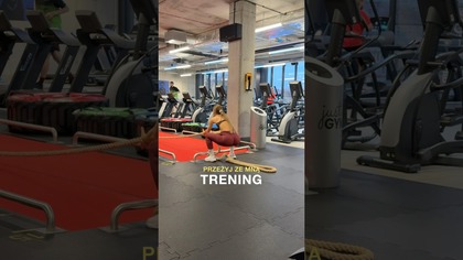 Mocny trening na siłowni 
