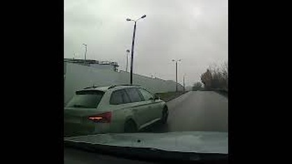 Zakręt w lewo i pod górkę  dla idioty to bez znaczenia.