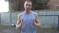 Jak obezwładnić kogoś, kto ma broń?