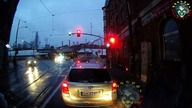 CWANIACZEK, KTÓREMU NIE CHCE SIĘ CZEKAĆ NA ŚWIATŁACH