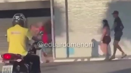 Mężczyzna, który pobił swoją żonę na środku ulicy, został pobity przez obywateli, którzy byli  mp4 686x432