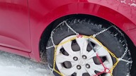 Testujemy łańcuchy na koła przed wyjazdem w góry.  Akademia Wikliny Wśród Śnieżnych Szczytów.