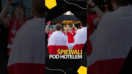 TAK ŚPIEWALI POLACY POD HOTELEM SZWEDÓW...