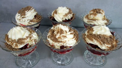 Szybki deser w pucharku z wiśniami i mascarpone, przepyszny!