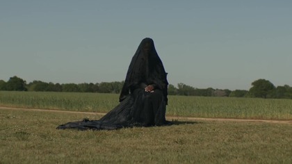 Kobieta nęka rodzinę w żałobie, mając powód