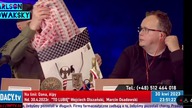 Wojciech Olszański otrzymuje prezent