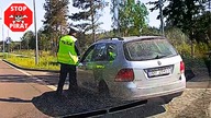 Poganiacz dostaje nauczkę od nagrywającego.  Szybkie spotkanie z policją.  STOP PIRAT