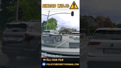 Zdenerwował się czekaniem na zielone światło #shorts #polska #viral #polscykierowcy #dashcam #car