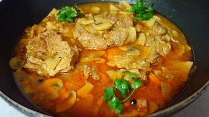 Karkówka duszona z pieczarkami  przepis na niedzielny obiad