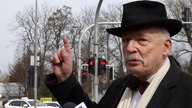 Pomnik Smoleński na Żwirki i Wigury  konferencja prasowa Janusza Korwin-Mikkego