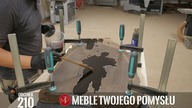 Stolik kawowy z plastra czarnego dębu wędzonego z nogami hairpin, ubytki z żywicy epoksydowej