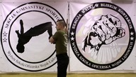 nunchaku freestyle #32 ósemka poprzeczna na zewnątrz (szeroko) ( /  / )