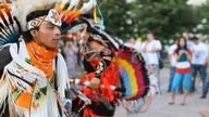 INDIANIE tańczą grają i śpiewają - też i zarabiają