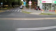 Stevie Wonder za kierownicą autobusu - potrącenie pieszego na pasach