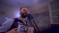 "Komu Wojna Temu Kusza" ...  Witek Muzyk Ulicy ...