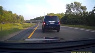 Idiota na autostradzie doprowadza do wypadku