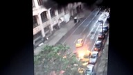 Samochody spadają z dachu prosto na ulice!