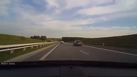 Motocyklista chcial postraszyc kierwowcę    
