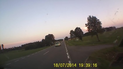 Idiota w Golfie spowodował wypadek i uciekł