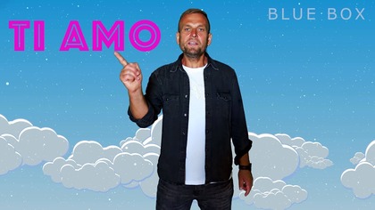 Oryginał https://youtu.be/4Q3u2jFpu6Y?sibiGejOl6dfXhB6MW
Zamów koncert zespołu Blue Box   +48 693 669 612
Zapraszamy do subskrypcji naszego kanału :) https://www.youtube.com/channel/UCaO0HsPrGOewJctDMZFBjgg?sub_confirmation1
Odwiedź kanał DistHunter Official  https://www.youtube.com/channel/UCh-ux9UlBpqV1m8P7bNZyZQ?sub_confirmation1
--------
email   adam623@op.pl
--------
FB: https://www.facebook.com/GrupaBlueBox/
--------
WSZELKIE KOPIOWANIE NA INNE KANAŁY BEZ ZGODY AUTORA ZABRONIONE!

 Oryginalna muzyka i słowa: Umberto Tozzi / Giancarlo Bigazzi

 Polski tekst: Justyna Adamczak, Łukasz Rosiński


Opracowanie aranżacji: Waldemar Wiącek (www.studio-aranze.pl)
Mix, Mastering, Mix Video: Radosław Kozioł - DistHunter
https://www.youtube.com/channel/UCh-ux9UlBpqV1m8P7bNZyZQ



#bluebox #lukarosi #tiamo #discopolo  #disco #cover #italia #star