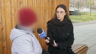 Brud na przystanku w centrum miasta.  Mieszkanka zwraca uwagę na problem i apeluje o porządek