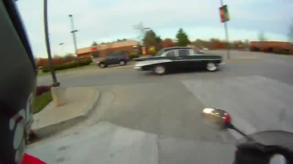 Chevy Bel Air z 1957r  Vs Motocykl SV650