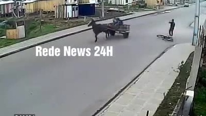 Potrącenie przez dwa mustangi