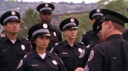 Akademia Policyjna S01E07 Luzik kotku