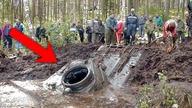 ZAUWAŻYLI TAJEMNICZE ŚLADY przy JEZIORZE, TO CO wyłowili JEST NIESAMOWITE!