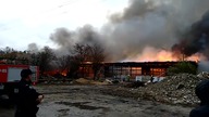 Pożar hali pod Warszawą.  Straż nie wyklucza zaprószenia ognia