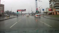 Mazda wjeżdża w autobus