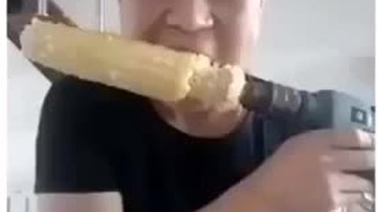 Szybkie jedzenie kukurydzy + bonus