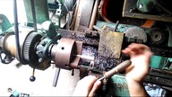 Radełkowanie knurling na tokarce zabytkowej old lathe machine