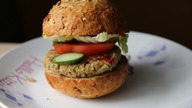 DIETETYCZNE BURGERY Z KOTLETEM Z CUKINII I FASOLI