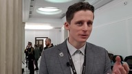 GRA w SEJMIE Atakujemy dziennikarzy na konferencji.  Setki miliard&oacute;w na stole