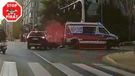Zderzenie z karetką na sygnale.  STOP PIRAT