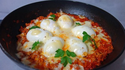 Jajka Con Carne.  Przepis jak zrobić jajka gotowane z mięsem mielonym w prostym i przepysznym sosie