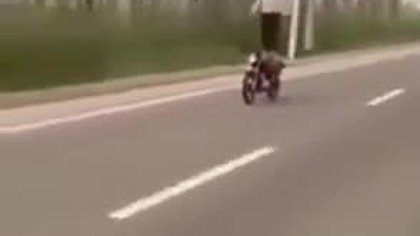 Sp&oacute;jrzcie na mnie.  Jestem kr&oacute;lem świata