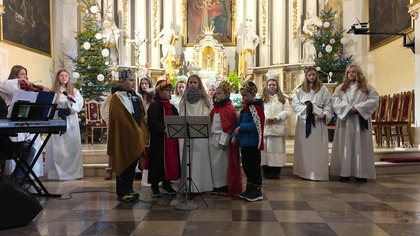 Pastorałka Skrzypi wóz w wykonaniu scholi Aniołki z Markuszowa.  Frg.  koncertu z dn.  6. 01. 2026 r.