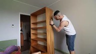 Stara szafa, nowy regał.