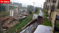 Landslide captures on surveillance video - LiveLeak