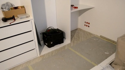 #1 cz. -  Szafa wnękowa suwana z lustrami na całej ścianie w dużym pokoju , salonie - Szafarek