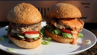 Burgery z polędwicą grillowaną z szybkim sosem zdumiewający smak niebo w gębie :-)