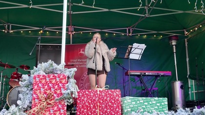 Kolęda Nie było miejsca dla Ciebie w wykonaniu Dominiki Wiejak - 4.  Jarmark Bożonarodzeniowy.