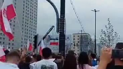 1 sierpnia 2025 roku Rondo Dmowskiego śpiewanie Mazurka Dąbrowskiego Hymnu Polskiego.