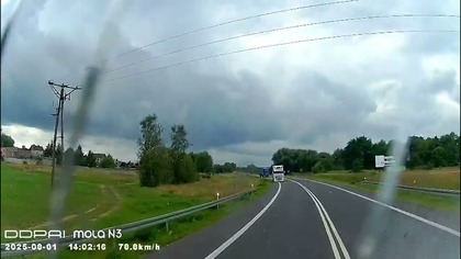 Czołówka BMW i ciężarówki.  Nie żyje jedna osoba