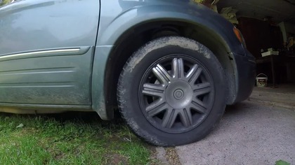 Wymieniam hamulce w naszym aucie Chrysler Town & Country