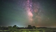 Timelapse pokazujący rotację Ziemi względem Drogi Mlecznej