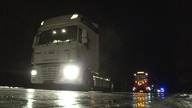Ślizgające się ciężarówki zablokowały starą trójkę