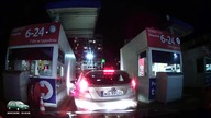Stacja Tesco - Tak się śpieszyła by być pierwsza, że o wlewie zapomniała
